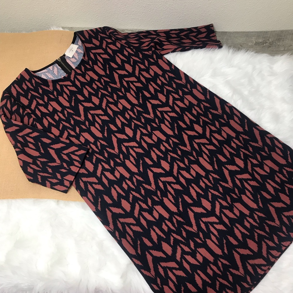 Everly Size Medium Navy and Mauve Shift Dress Fall